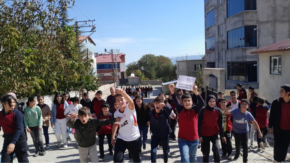 3-4 Ekim Dünya Yürüyüş Günü kapsamında öğrencilerimiz yürüyüş gerçekleştirdi.